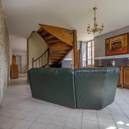 Vintage With Private Garden, Cleaning Included *